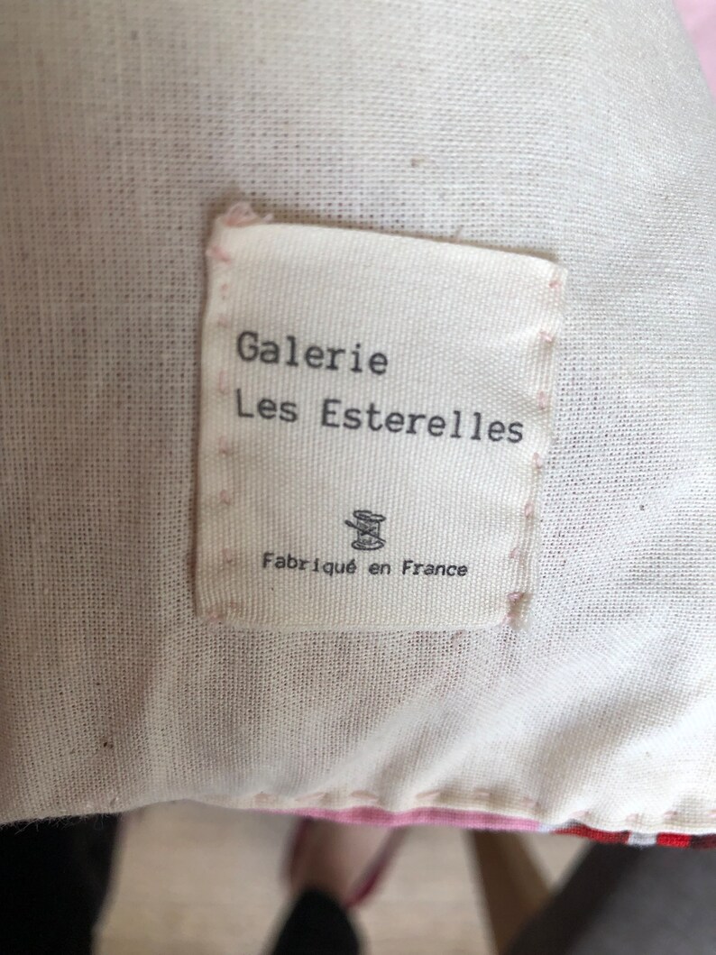 Coussin en coton , motif de cowgirls vintage sur fond rose image 6
