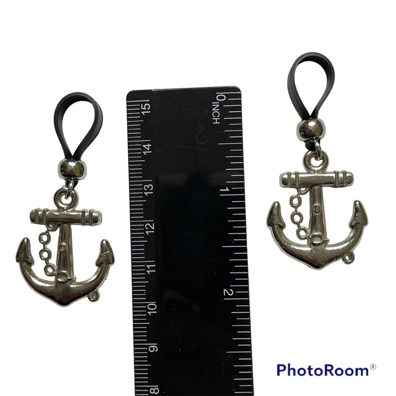Super lightweight ccb plastic anchor with chain. Looks like made of metal with good detail. image 9