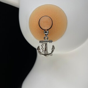 Super lightweight ccb plastic anchor with chain. Looks like made of metal with good detail. image 5