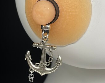 Anchor with chain, silvertone