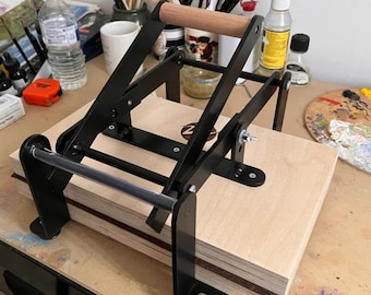 prensa de grabado, prensa para hacer grabados, prensa de metal, impresión tipográfica, prensa de lino manual, máquina de prensado, impresión en relieve, impresión en linóleo, linograbado