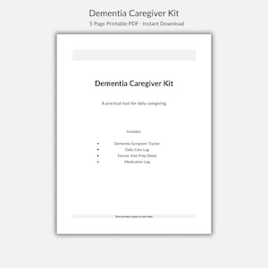 Può includere: Un documento bianco intitolato Dementia Caregiver Kit, uno strumento pratico per l'assistenza quotidiana. Elenca un Dementia Symptom Tracker, Daily Care Log, Doctor Visit Prep Sheet e Medication Log. È un PDF stampabile di 5 pagine.