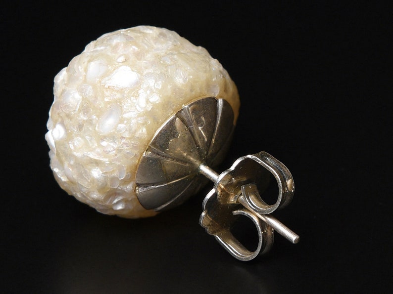 Ohrstecker PerlenButton aus zermahlenden Süßwasserperlen, Perle creme, Ohrschmuck, Schmuckdesign Bild 3