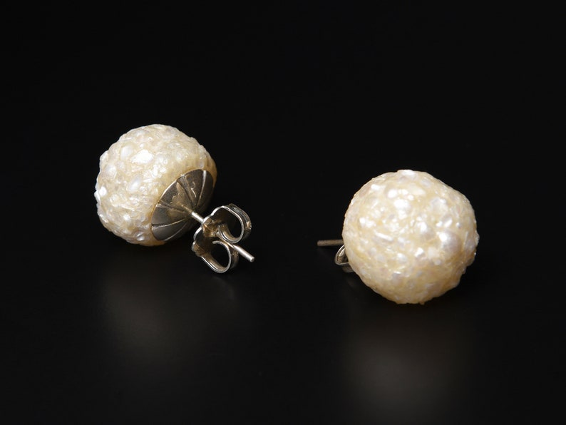 Ohrstecker PerlenButton aus zermahlenden Süßwasserperlen, Perle creme, Ohrschmuck, Schmuckdesign Bild 2