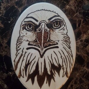 Migizii Oshtigwaan ~ Bald Eagle Wood Burning Art, Maison, Maison du lac, Décor de cabane rustique
