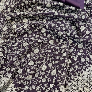 Pastell Chikankari Shimmer Seide Saree: Bollywood Style