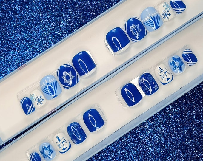 Short hanukkah nails