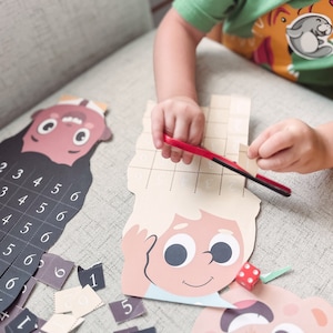 Scissor Counting Dice Game - Fine Motor Skills - Scissor Practice Activity - Preschool and Toddler Aged Learning - Homeschool Resources