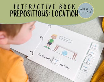 Puede incluir: Un libro interactivo titulado "Interactive Book Prepositions: Location" presenta ilustraciones de una pelota azul y una mesa. El libro incluye el texto "¿Dónde está la pelota?" y preposiciones como "debajo" y "encima".