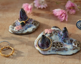 Functionele koraalkunst: sieradenringstandaard / houder #3 | handgemaakt zeester nautisch keramiek | paars roze blauw kleurrijk maximalistisch steengoed