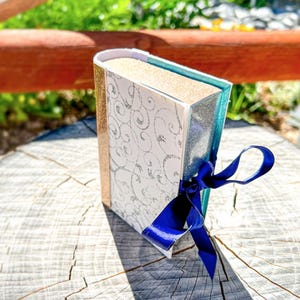 3D Book Box SVG autorstwa Auntie Tay | Pobieranie cyfrowe | Miłośnik książek | Cricut SVG | Book Worm | Book Nook Box | Book Treat Box