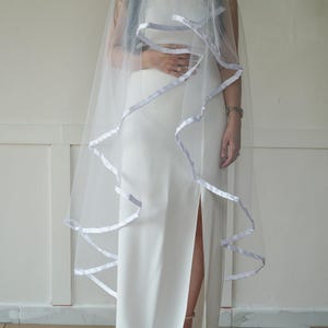 Satin Edge Wedding Veil – Long Tulle Veil with Satin Trim | Classic One Layer Bridal Veil with Comb