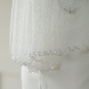 Voile de mariée en tulle pailleté : bordure en strass, peigne transparent