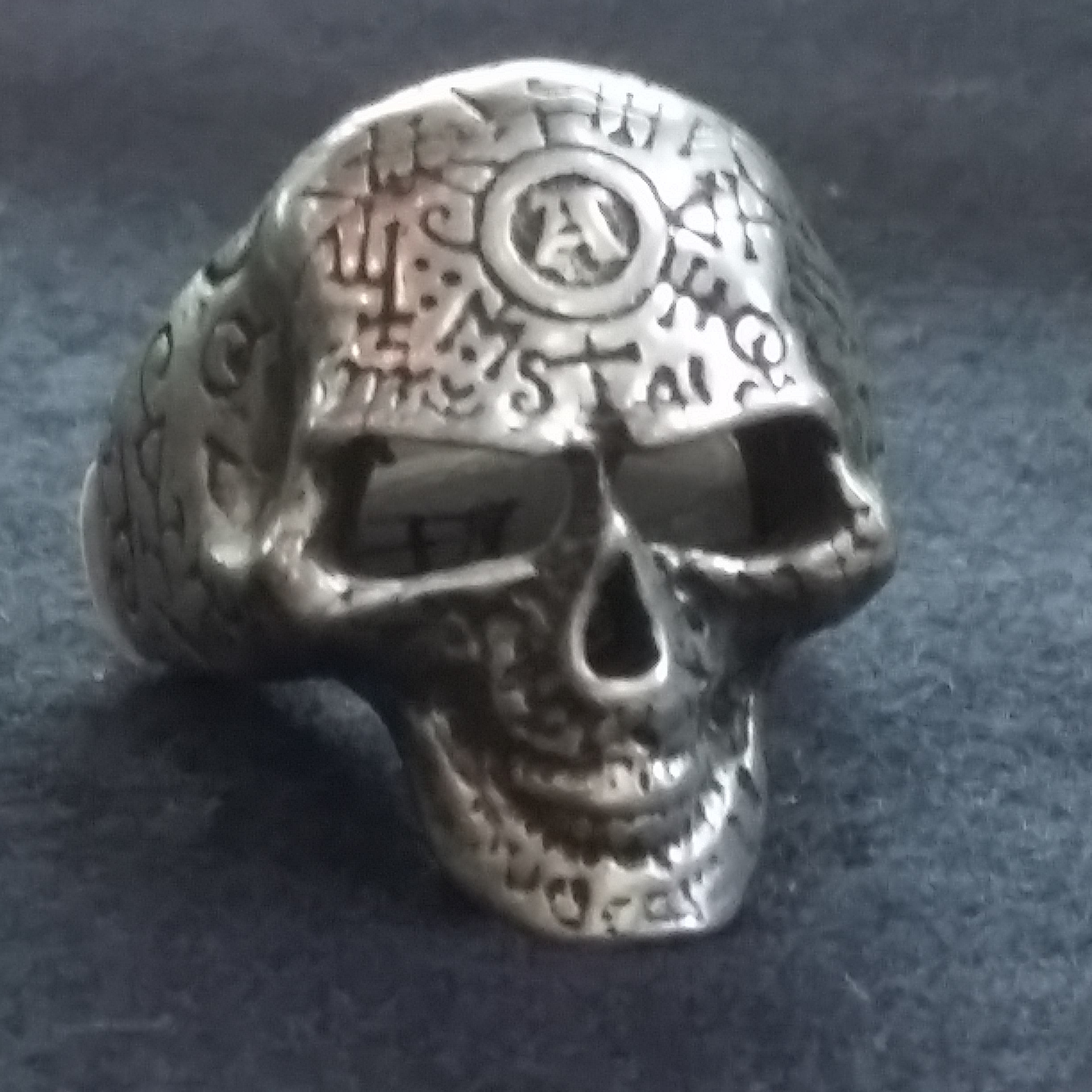 REVISIT the DARK AGE ! Authentic Alchemy Gothic R122 Omega Skull 