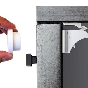 Baby Safety 8 Locks 2 Magnetic Keys Children Proof Cabinet Latches No Drill