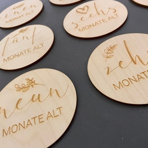 Baby Meilenstein- / Monatskarten aus Holz, Geschenkidee zur Geburt, Schwangerschaft oder Taufe (15 Stück)