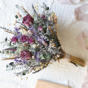 Lavendel & Eukalyptus und lila Rosen Brautstrauß l Getrocknete Blumen Strauß l Boho Brautstrauß l Geschenk für sie