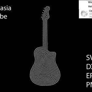 Puede incluir: Un diseño de guitarra acústica de strass blanco, que mide 10,9 cm de ancho y 28,2 cm de alto. El diseño está compuesto por 791 strass de cristal transparente, cada uno de 2,8 mm.