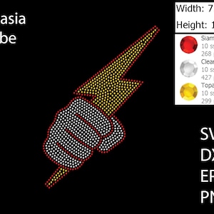 Puede incluir: Un diseño de pedrería de una mano sosteniendo un rayo. El diseño está hecho con pedrería transparente, roja y amarilla. El diseño tiene 7,669 pulgadas de ancho y 10,685 pulgadas de alto.