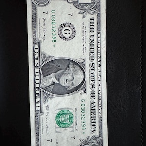 Starred 1 dollar bill