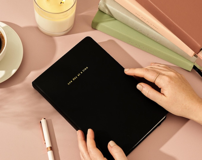 Minimal Undated Daily planner | Weekly Monthly daily Planner | Diary Planner | Planner for Productivity  | Daily Agenda | Day Planner| Gift