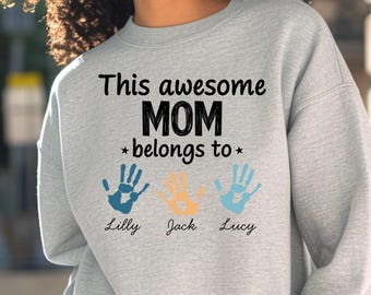 Spersonalizowana bluza dla mamy z imionami dzieci, spersonalizowany nadruk dłoni mamy