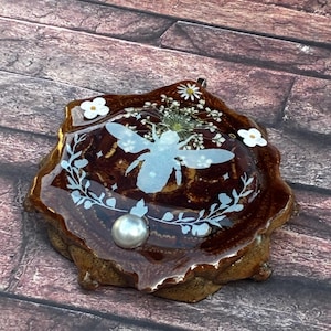 Pinecone Blumen-Biene Anhänger, Festival Schmuck, Geschenke für sie, Knopf Halskette