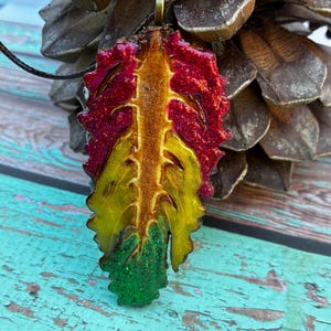 Collar con colgante de pluma de piña, joyería para festivales de reggae