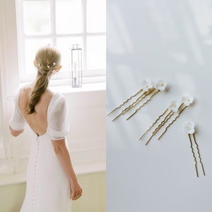 Bridal Wedding Hair pins Set, Boho Floral Hairpins, Bridesmaid Hairpins, Handmade Polymer Clay White Flower Hair Clips, Pearl Hair jewellery