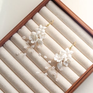Wedding Flower Earrings, White Floral Drop Earrings, Flower Chandelier Earrings, Bridal Dangle Earrings, Clay Flower Earrings