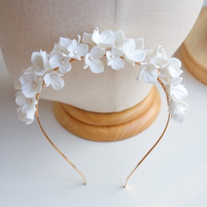 Porcelain Floral Bridal Headband, Handmade Clay & Pearl Crown, Boho Flower Bride Headband, White Floral Bride Headpiece, Wedding Hairpiece