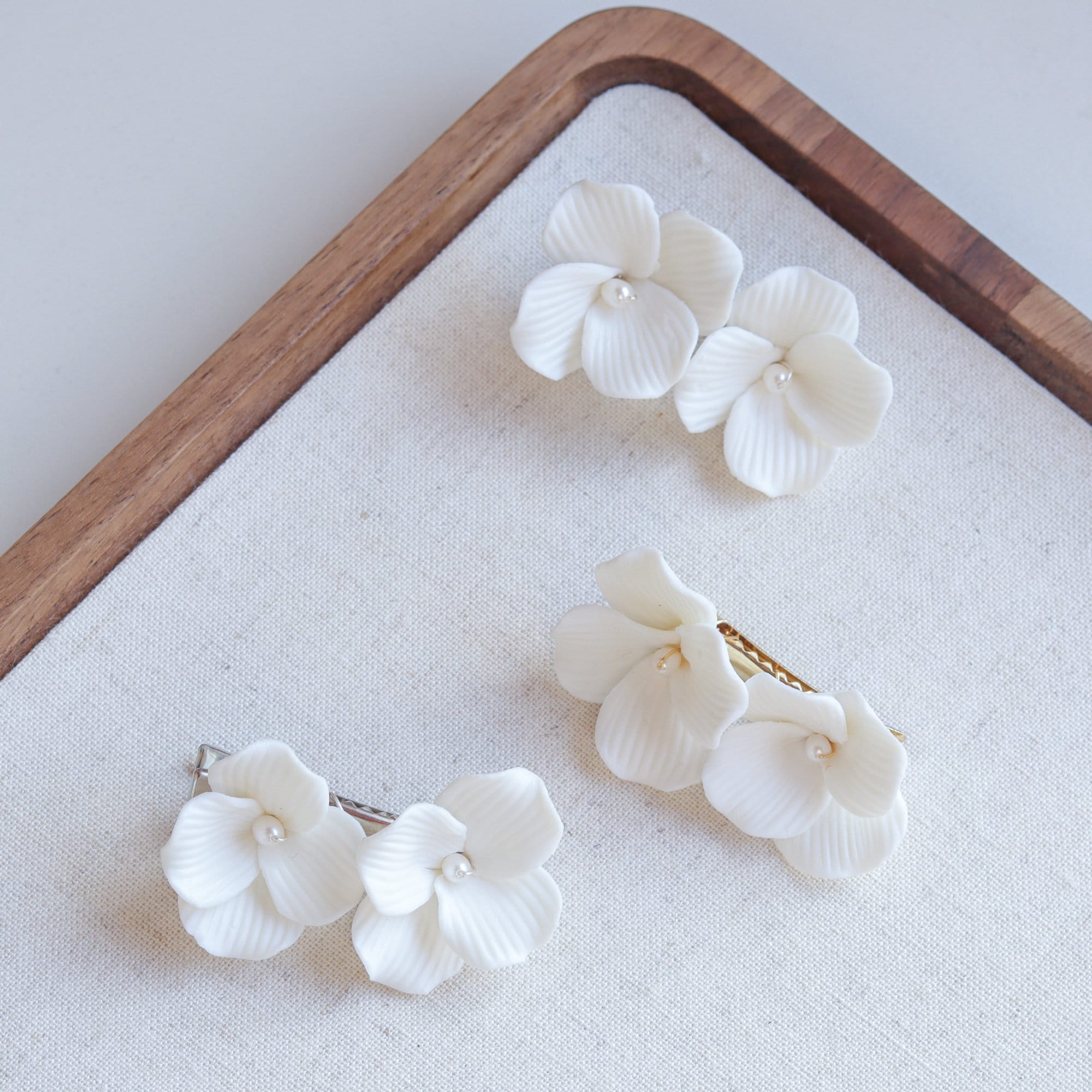 White 2024 flower clip