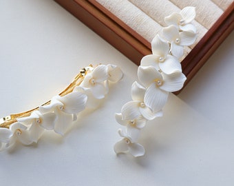 Barrette florale de mariée, pince à cheveux fleurs en porcelaine, pince à cheveux de mariée fleurs en argile, accessoires de cheveux de mariage, barrette de perles