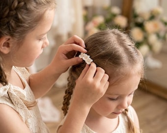 Flower Girl Hair Accessories, Small White Flower Hair Clip, Porcelain Floral Hairpiece, Wedding Hair Clip for Girls, Wedding Party Accessory