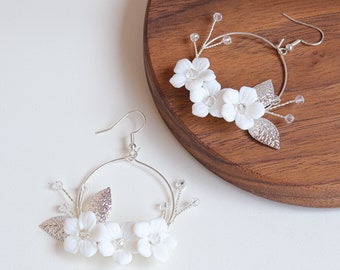 Wedding White Flower Earrings for Bridal, Clay Flower Earrings, Boho Floral Earrings, Bridal Party Accessories, Hoop Earrings Sliver