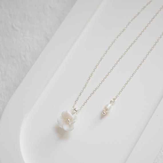Porcelain Floral Necklace for Bridal, Polymer Clay Flower Pendant Necklace, Boho Wedding Bridal 925Sliver Necklace White Floral Bridal Chain