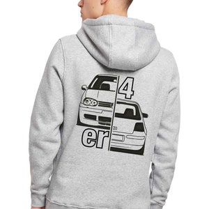 Könnte beinhalten: Ein grauer Hoodie mit einem schwarzen Aufdruck eines in zwei Hälften geteilten Volkswagen Golf, wobei die vordere Hälfte links und die hintere Hälfte rechts ist. Der Text "4er" ist unter dem Auto aufgedruckt.