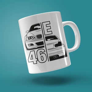 Könnte beinhalten: Weiße Keramiktasse mit einer Schwarzweißillustration eines BMW E46 M3. Die Tasse trägt den Text "E 46".
