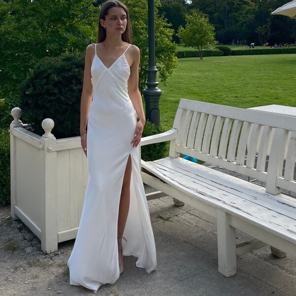 Robe de mariée simple avec col en V et fente ivoire Robe en satin dos nu pour la réception Robe de mariée Robe d'invité Robe longue de fiançailles