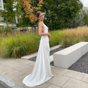 Vestido de novia sencillo con cuello vuelto Vestido lencero de satén sin espalda para recepción con abertura Vestido de fiesta Vestido de novia Vestido de novia minimalista