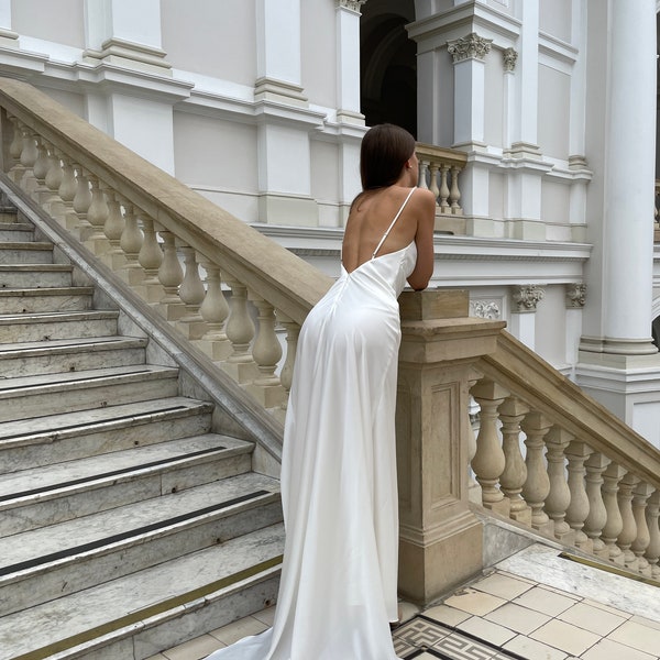 Einfache Hochzeit Slip Dress mit Wasserfallausschnitt in Elfenbein Backless Satin Slip Dress für Empfang mit Schlitz Abendkleid mit offenen Rücken Brautjungfern