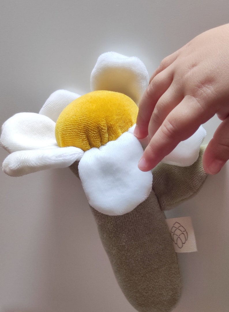 Daisy flower rattle toy organic cotton toy creative soft toy daisy flower rattle daisy toy for baby flower toy daisy flower toy toy image 4