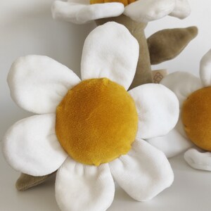 Daisy flower rattle toy organic cotton toy creative soft toy daisy flower rattle daisy toy for baby flower toy daisy flower toy toy image 2