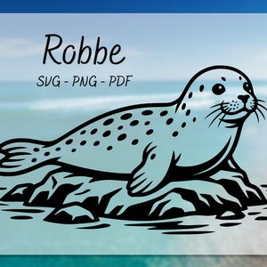 May include: A black and white illustration of a seal resting on a rock, with the word "Robbe" above it. The text "SVG - PNG - PDF" is below the word "Robbe". The background is a gradient of blue and white, suggesting a beach scene.