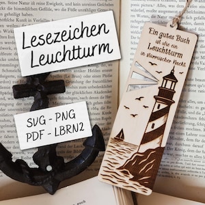 Könnte beinhalten: Holzlesezeichen mit Leuchtturm-Design und dem Text "Ein gutes Buch ist wie ein Leuchtturm in stürmischer Nacht." Enthält einen Anker und den Text "Lesezeichen Leuchtturm".