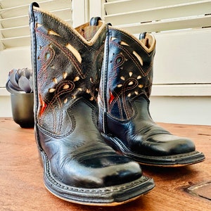 Vintage 1940s 1950s Black Leather Toddler Cowboy Boots with White, Red and Turquoise insets image 9