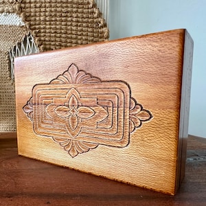 Antik | Aus Holz | Jahrgang | Kasten | Aufbewahrung | Schmuck | Schmuckstück | Zigarre | Schwalbenschwanzecken | Art Déco | Humidor | Geschnitzt