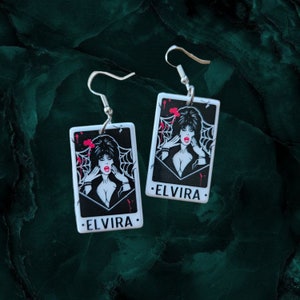 Boucles d'oreilles façon carte de tarot elvira.