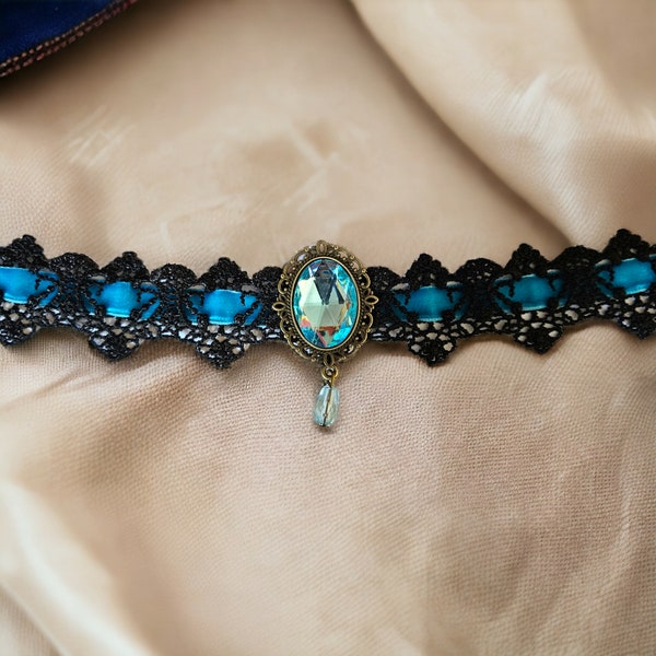 Collier ras de cou dentelle noire et velours bleu clair