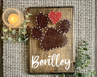 Arte de cuerdas con huellas de patas y nombre de mascota personalizado